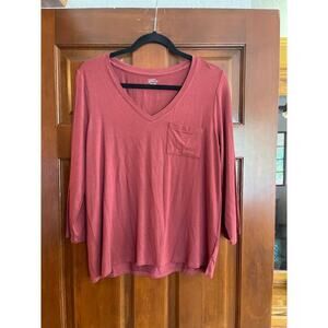 Market and Spruce V-neck pocket T-shirt size medium